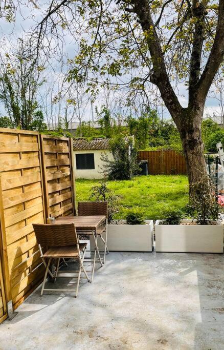 Le Belloc- Suberbe Appartement T1 Bis - Au Calme - Terrasse - Vue Jardin Agen Exterior photo